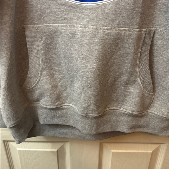 Antigua Gray Philadelphia 76ers Crewneck Sweatshirt with Blue & Red Logo - Picture 4 of 10